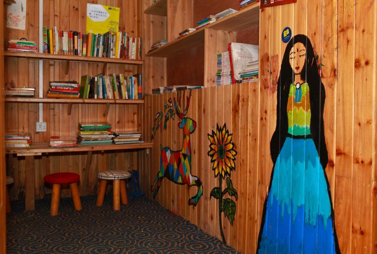 Dragon'S Den Hostel Луншэн Экстерьер фото